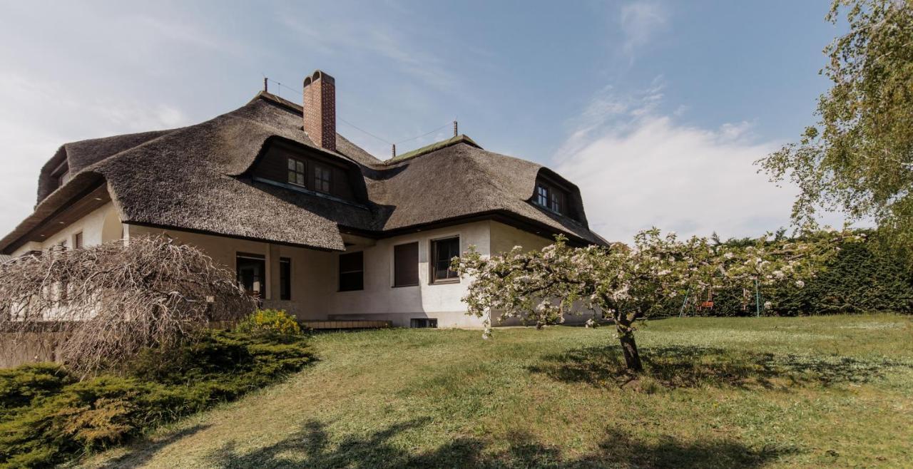 Ferienhaus Schilfvilla Mörbisch am See Exterior foto